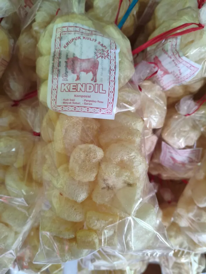 Label kemasan kerupuk kulit sapi dengan daftar komposisi